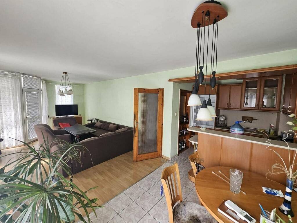 Kiralık Çok odalı daire – Merkez (Tsentır), Kırcaali, ilan fotoğrafı 1